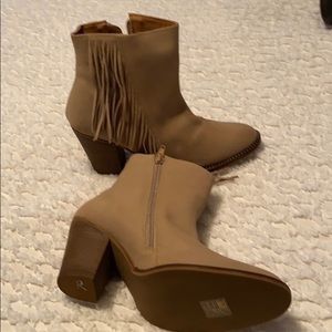 Klub Nico tan booties